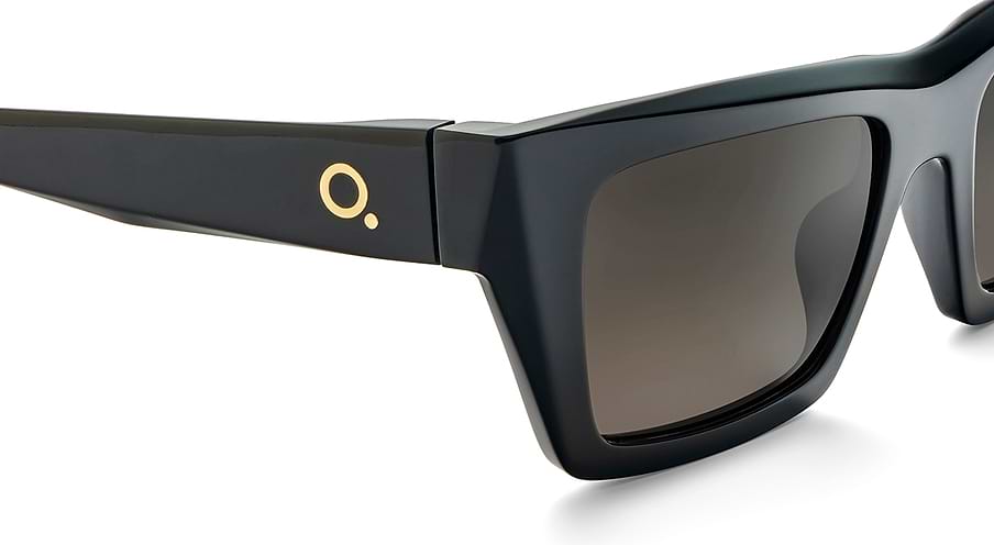 Das Bild zeigt die Sonnenbrille EPIC BK von der Marke Etnia Barcelona in schwarz.